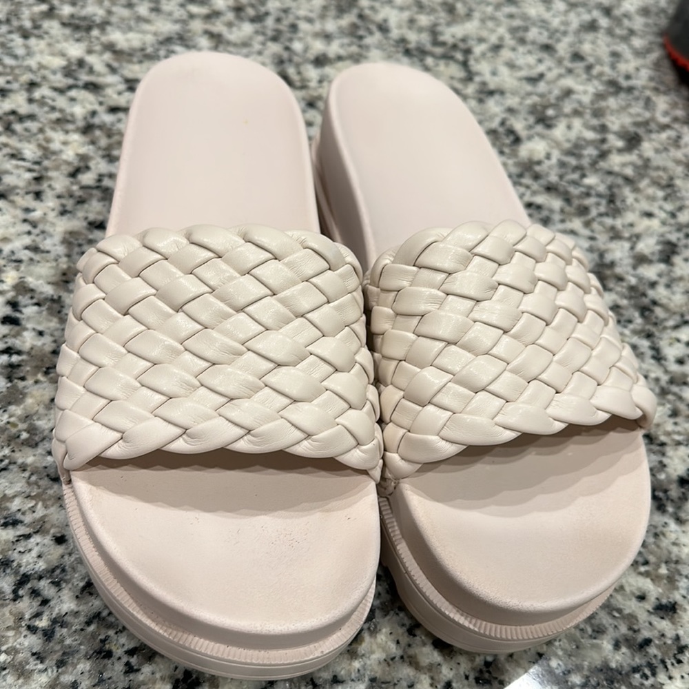 Thick Soled platform sandals. NWT. Size 7 women. - Picture 7 of 12